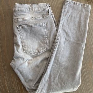 Banana Republic girlfriend Jean in size 27/4. Made in Pakistan.